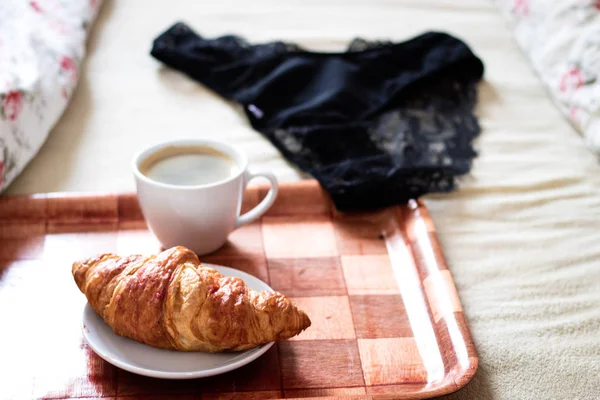 Morning, tasty breakfast to bed. Lingerie, bras and coffee. — Stock Photo, Image