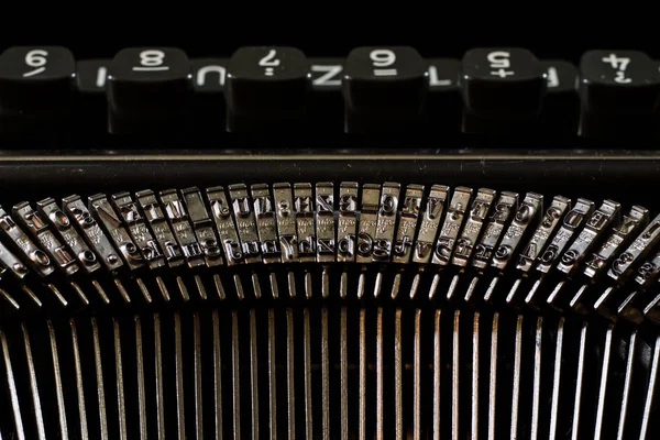 Máquina de escrever, fonte e letras. Mecanismo da máquina de escrever — Fotografia de Stock