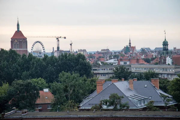 Panorama of the city of Gdansk. Port cranes on the background of city panorama. — Stock Photo, Image