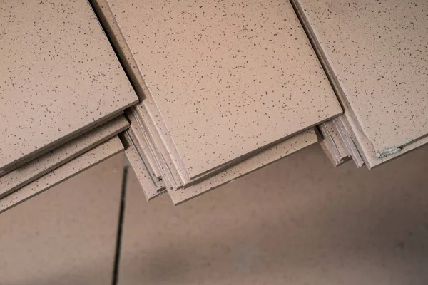 Fayans, kırpma, ölçümleme ve kesme çini. Yere tamiri