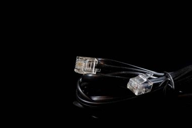 Eski dolaşmış kablolar, elektronik ve eski kablolar üzerinde bir 