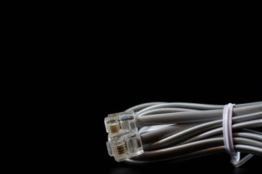 Eski dolaşmış kablolar, elektronik ve eski kablolar üzerinde bir 