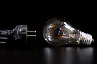 Eski dolaşmış kablolar, elektronik ve eski kablolar üzerinde bir 