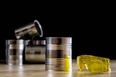 Atölye masayı teneke boya. Hafif ahşap tablo,