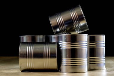 Atölye masayı teneke boya. Hafif ahşap tablo,