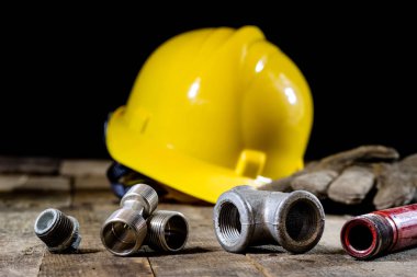 Hidrolik, ahşap masa üzerinde tesisatçı için araçlar. Atölye, tablo bir