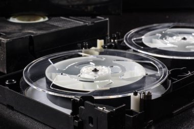 Video kaset görüntü. Video kaset kaset makaralar üzerinde yara. Ahşap tabl