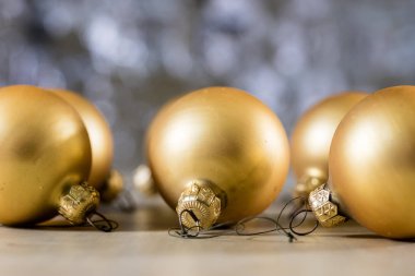 Noel dekorasyon ahşap tatil masada. Renkli ve bea