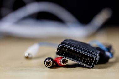 eski bilgisayar kabloları. Kabloları lpt, com1 ve com2 için okul sırası ve la