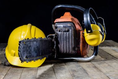 Eski bir güç kesme kereste için gördüm. Testere ve koruyucu kumaş