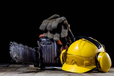 Eski bir güç kesme kereste için gördüm. Testere ve koruyucu kumaş