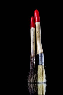 Bir fırça bir cam masa üzerinde bir ressam için. Resim Aksesuar