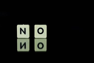 blok cam masayı harflerle. Le düzenlenmiş kelimeler