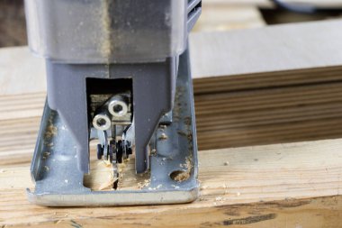 Marangozluk aletleri bir ahşap Atölyesi tablo. Testere ve diğer carpen