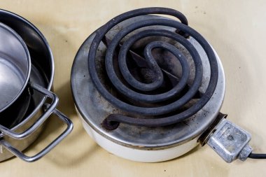 Öğle Yemeği ve çay için su yemek pişirmek için tıraş. Eski mutfak 