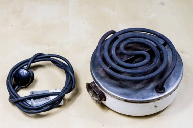 Öğle Yemeği ve çay için su yemek pişirmek için tıraş. Eski mutfak 