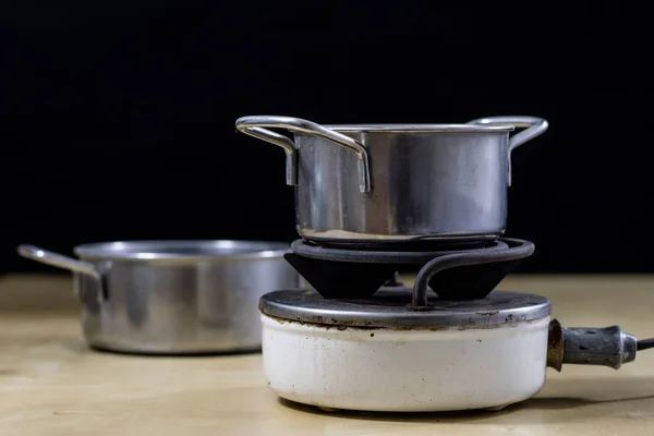 Rasierapparat zum Kochen von Mittagessen und Wasser für Tee. alte Küche — Stockfoto