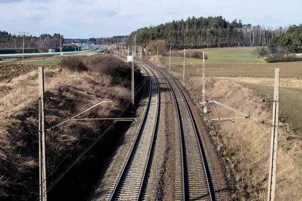 Yüksek hızlı tren tren demiryolu hattı. Demiryolu hattı ve Elekt — Stok fotoğraf
