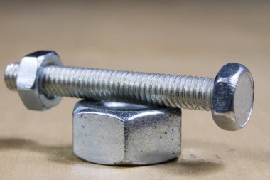 Civata ve vida metal bir atölye tablo için. Sanayi erişimci