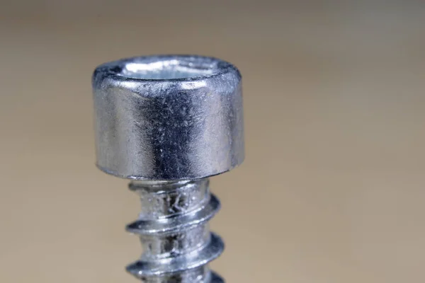 Bolts and screws for metal on a workshop table. Joinery accessor — Stock Photo, Image