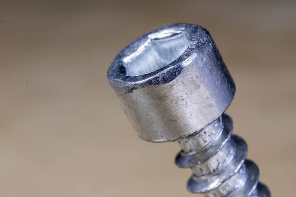 Bolts and screws for metal on a workshop table. Joinery accessor — Stock Photo, Image