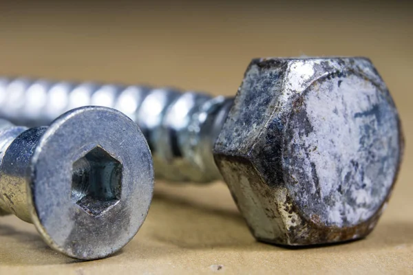 Civata ve vida metal bir atölye tablo için. Sanayi erişimci