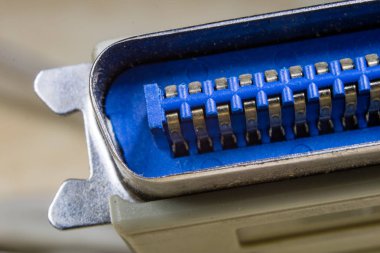 Yüksek büyütmede elektrik konektörleri. Bilgisayar ve Elekt