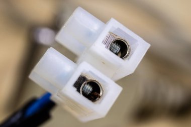 Yüksek büyütmede elektrik konektörleri. Bilgisayar ve Elekt