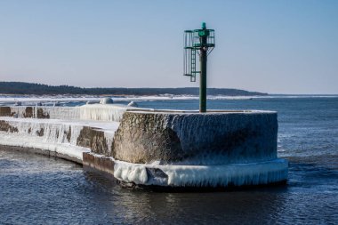 Polonya Baltık Denizi. Giriş bağlantı noktası, buz kaplı beton için