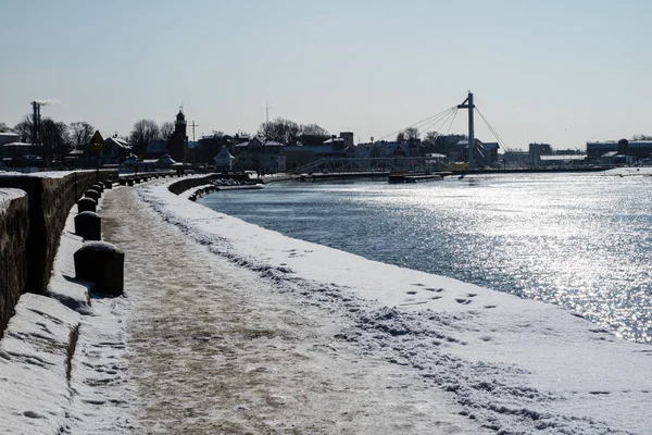 Polonya Baltık Denizi. Giriş bağlantı noktası, buz kaplı beton için — Stok fotoğraf