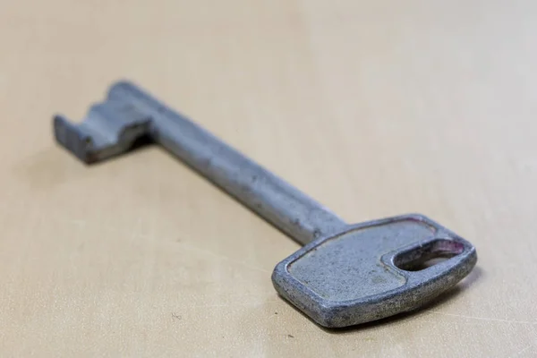 Le chiavi della porta d'ingresso della casa. Vari accessori necessari — Foto Stock