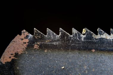 Metal kesme büyütme altında gördüm. Sabit kesim için eli gördü