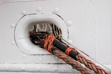 Halat geminin demirleme, hangi bağlantı noktası iskelede duruyor. Gemi m