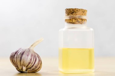 Grip için sarımsak özgüllüğü. Bir şişe suyu şifa bir 