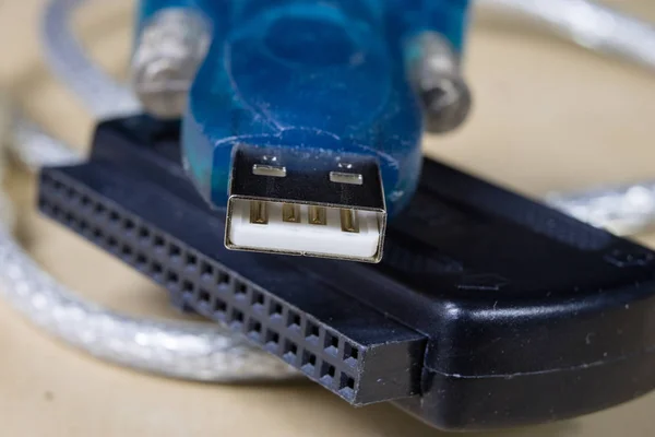 IDE and USB socket on a wooden workshop table. Computer connecto — Stock Photo, Image