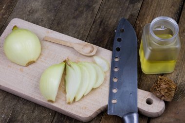 Soğan ve soğuk algınlığı için şifalı suyu. Doğal ve alternatif beni