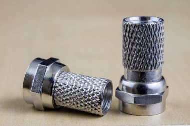 Genişleme içinde F-tipi konektör. İçin kullanılan aksesuarlar içinde