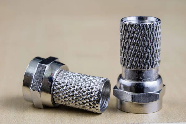 Genişleme içinde F-tipi konektör. İçin kullanılan aksesuarlar içinde