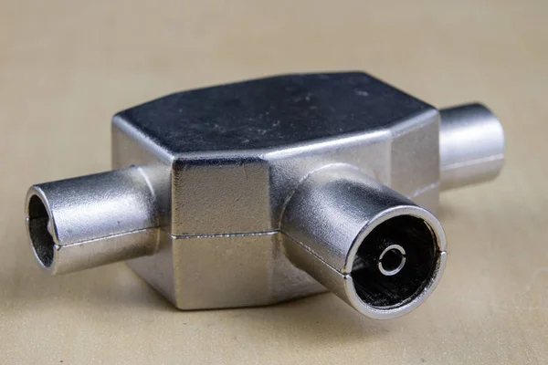 F-type connector in de uitbreiding. Toebehoren gebruikt voor het in — Stockfoto