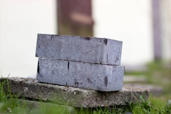 Blocco di calcestruzzo utilizzato nella costruzione. Materiali da costruzione per pavimentazione — Foto Stock