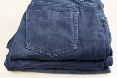 Kot şort büyütme altında. Pantolon fermuar, kemer döngüler ve