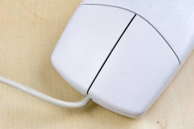 Bir woode topa prensibi üzerinde çalışan eski bilgisayar fare
