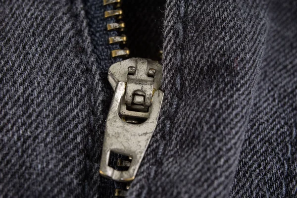 Dżinsowe szorty w powiększeniu. Suwak spodni, szlufki na pasek oraz — Zdjęcie stockowe