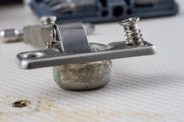 Menteşeler doğrama atölyesinde Meclisi. Sanayi aksesuarlar 