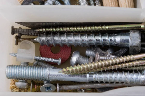 Wood screws and screws in a plastic workshop container. Fitter a — Stock Photo, Image