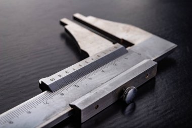 Atölyedeki ölçümler için kalibreli. 