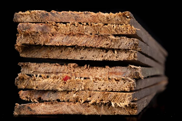 Tavole di legno grezzo. Bordi di legno fortemente frastagliati . — Foto Stock