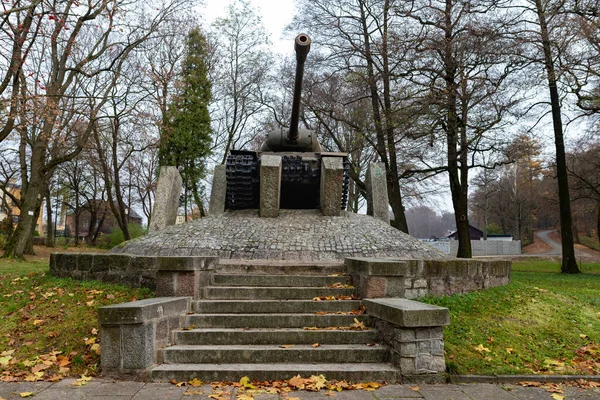 Monument gewijd aan tankers uit de Tweede Wereldoorlog. — Stockfoto