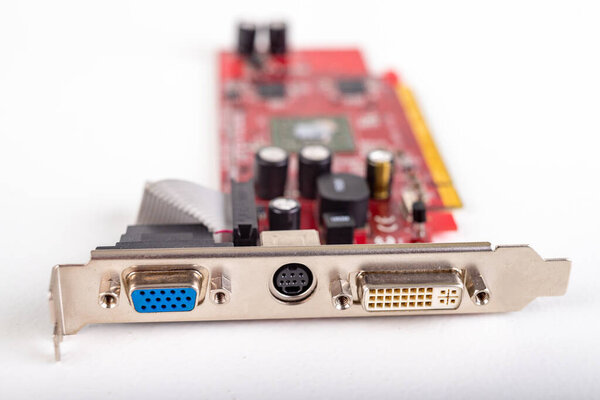 Аналоговый и цифровой разъем, установленный в видеокарте
. 