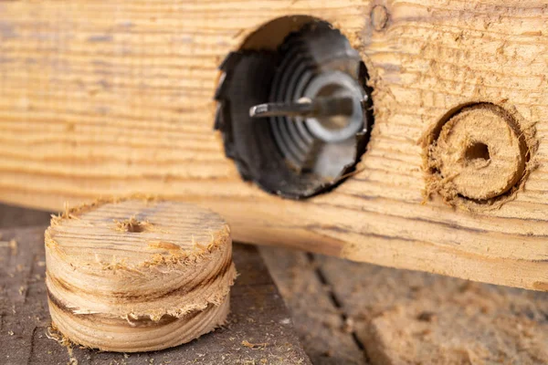 Wood hole saw and raw board. Making holes in raw wood. — 스톡 사진